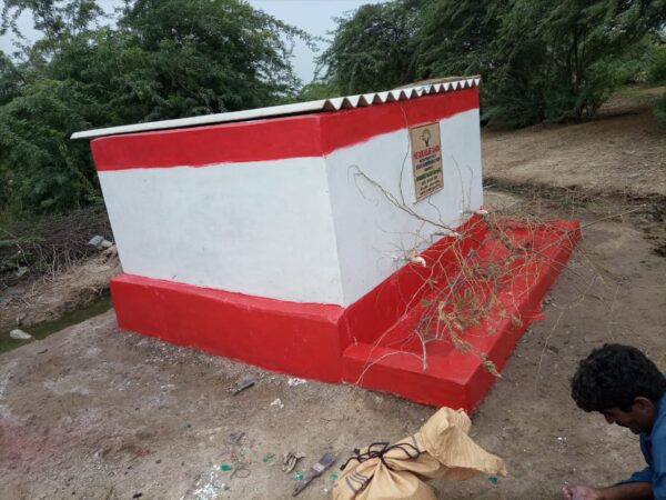 Water Tank System with Solar Panels & Submersible Pump - Image 2
